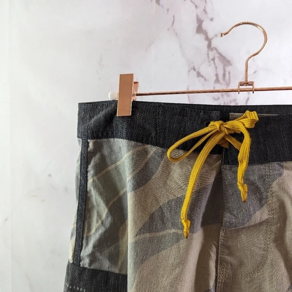 Vissla Swim Trunks Mens 28 Gray Yellow Swim Board Shorts Lace Up Swimming